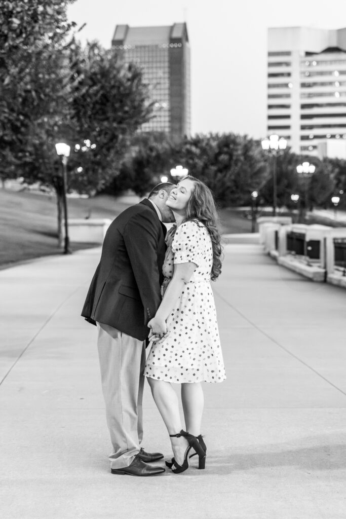 Engagement photos at the Scioto Mile