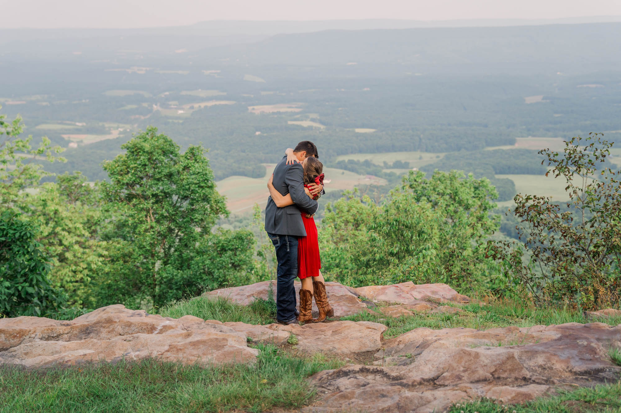 Surprise proposal on a mountain overlook in Pennsylvania